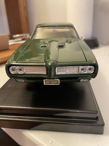 Scale 1969 pontiac - 1/18, gto