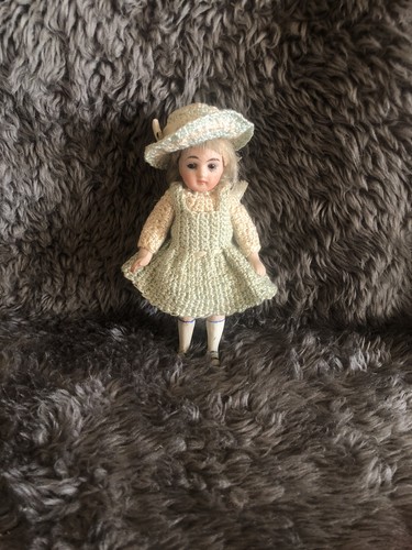 Poupée mignonnette ancienne
