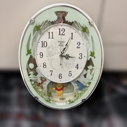 Horloge murale animée