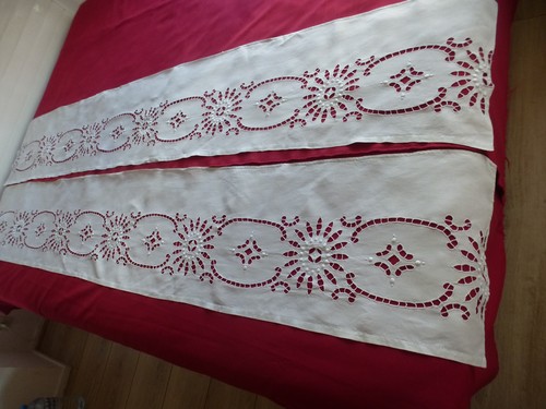 Deux longues bandes brodees - longues,