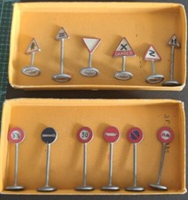 12 Meccano Dinky Toys City & Road Signs Ref 40/41