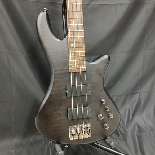 Guitare basse électrique
