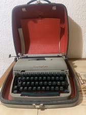Vintage 1950s REMINGTON TYPEWRITER PORTABLE TYPEWRITER
