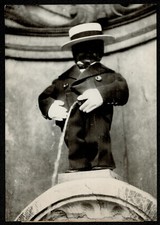 Belgique. Manneken Pis déguisé en Maurice Chevalier. 1949.  13 cm x 18,5 cm