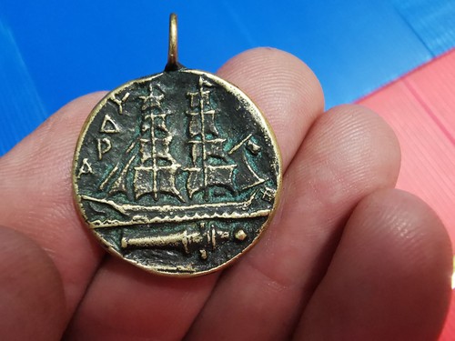 Très ancienne médaille - , en