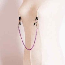 Pinces à tétons violet soumise BDSM sextoy fétish sexe chienne candaulisme hard