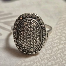Stunning vintage 925 silver ring set with fine marcassites. size 53