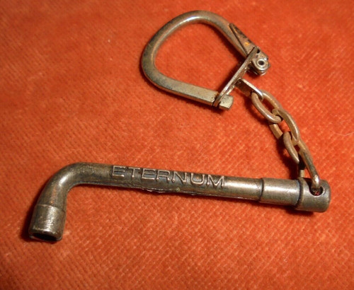 Porte clés métal - métal, outillage