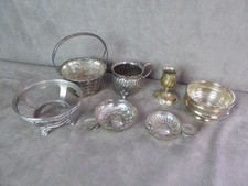 Lot de METAL ARGENTE: Taste-vin, bougeoir, pots...
