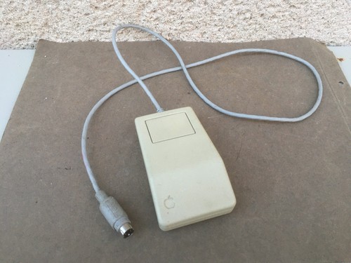Ancienne souris apple - ancienne,