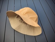 Bob réversible beige et