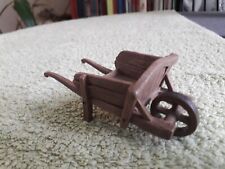 La ferme PAPO 2010 - Brouette "en bois" à l'ancienne, la roue tourne