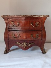 Commode Miniature De Métrise