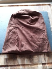 Chapeau en laine marron neuf 