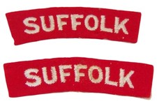 Paire de titles brodés