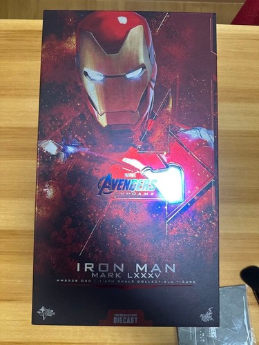 Figurine hot toys - hot, man