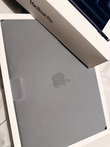 Macbook pro - m5,