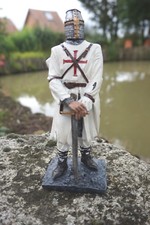 65804  SOLDAT  FIGURINE MEDIEVAL  TEMPLIER CHEVALIER CROIX   MOYEN  AGE 18 CM