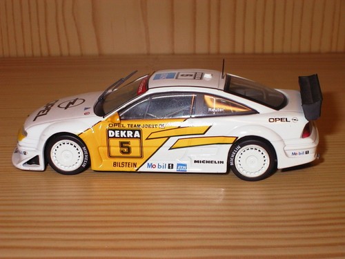 Opel calibra v6 - 1/43,