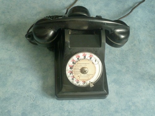 Telephone ptt en bakelite - ,