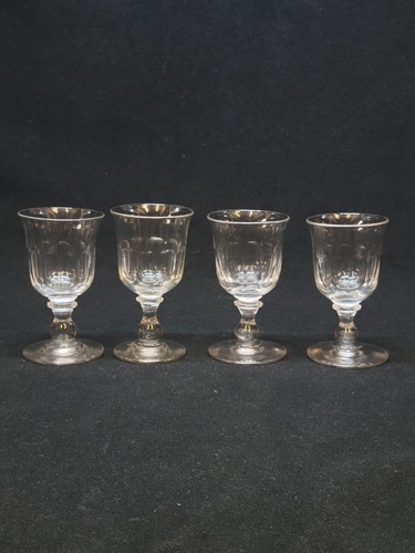 Verres pied en - à pied,