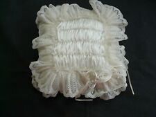 Coussin porte alliances blanc satin dentelle 22x22 cm REF 4722C