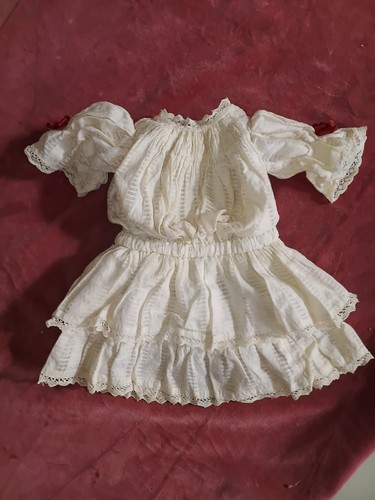 Belle robe ancienne poupée - belle,