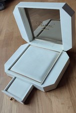 Ecrin de bijoux avec miroir