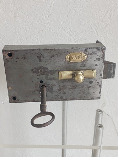 Ancienne serrure porte avec - de,