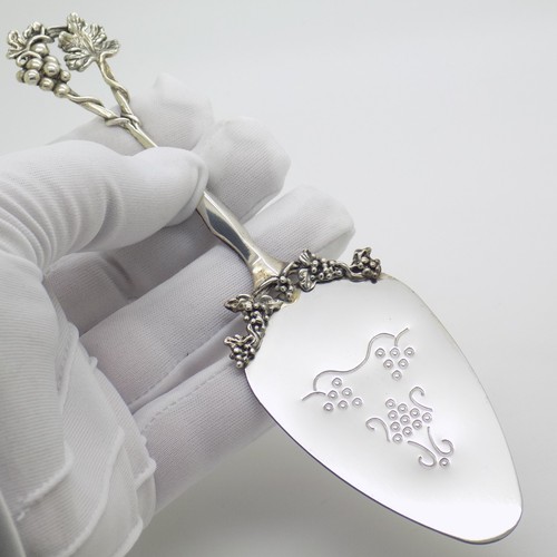 Vintage 800 silver cake - silver, shovel