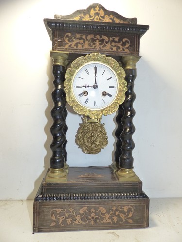 Horloge pendule portique