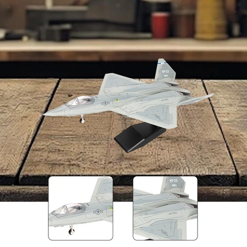 Maquette avion chasse à - de,