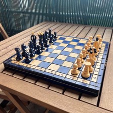 Jeu d’échecs bleu pièces