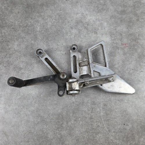Platine repose pied gauche - platine,
