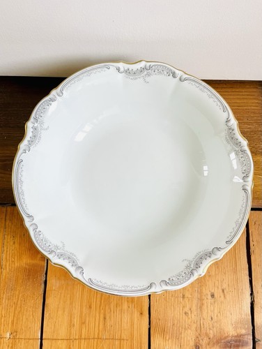 Plat creux sur piédouche - plat,