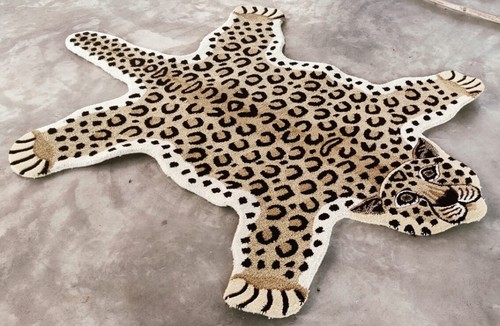 Tapis léopard forme de - tapis, en