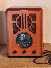 Radio vintage en bois, rétro