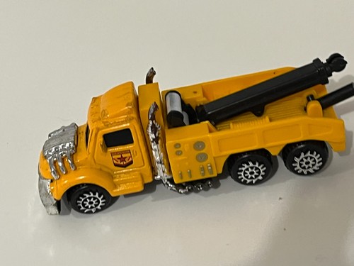 Figurine camion jaune