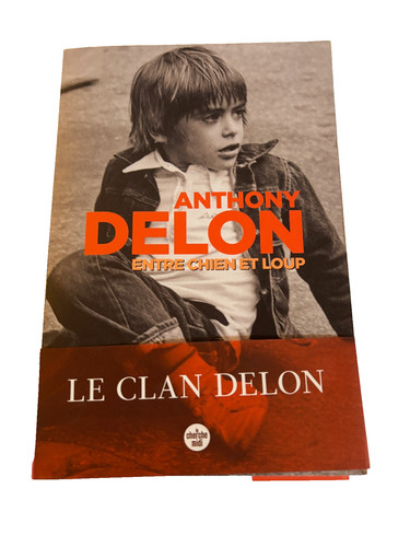 Anthony delon entre chien - anthony,