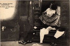 CPA Autour des lits clos bretons - Un Baiser est bien douce chose (384414)