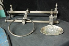 2 porte serviette et un porte