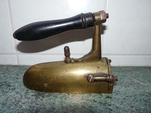 Superbe tres rare ancien fer - tres, a