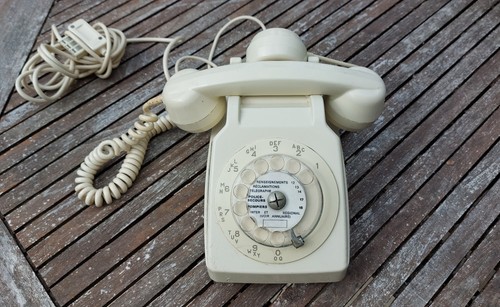 Téléphone ancien - , en