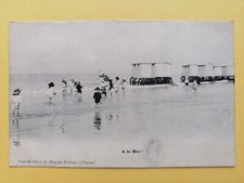 CPA ENFANTS A la MER vers 1900