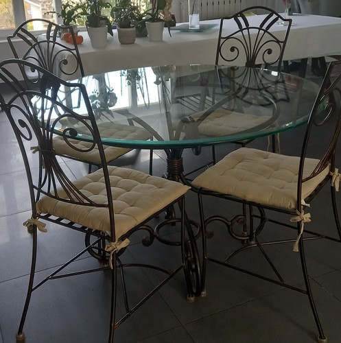 Table chaises salle à - et,