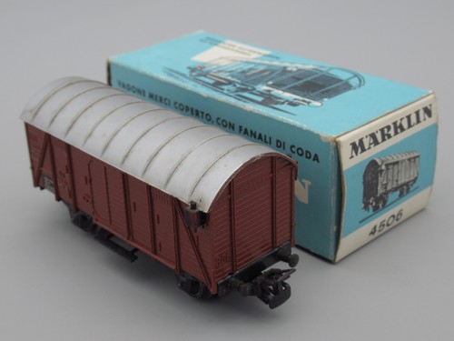 Wagon couvert avec feux - , fin