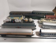 TRAIN LOT DE 12 WAGONS A VOIR