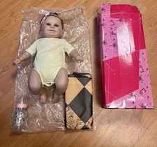 Véritable poupée bébé