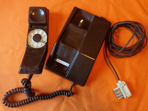 Téléphone vintage mural - vintage,