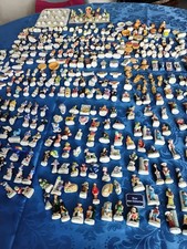 Lot de 450 fèves diverses (